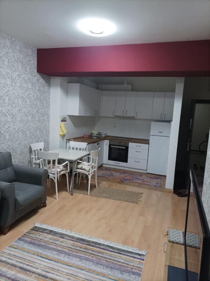 Two Rooms And Kitchen, Bathroom With Balcony Apartment Skopje Exterior photo