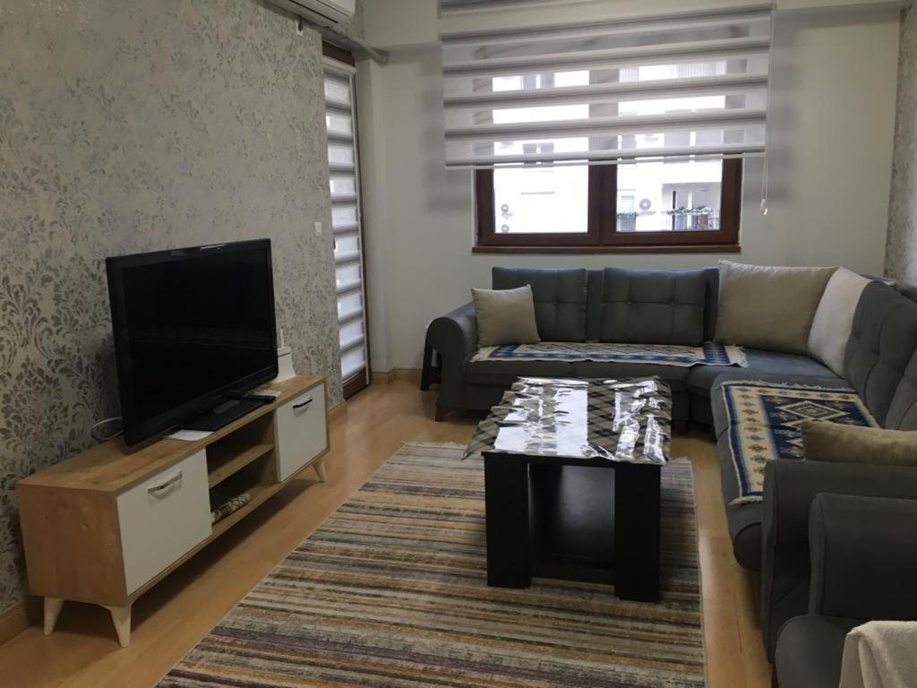Two Rooms And Kitchen, Bathroom With Balcony Apartment Skopje Exterior photo