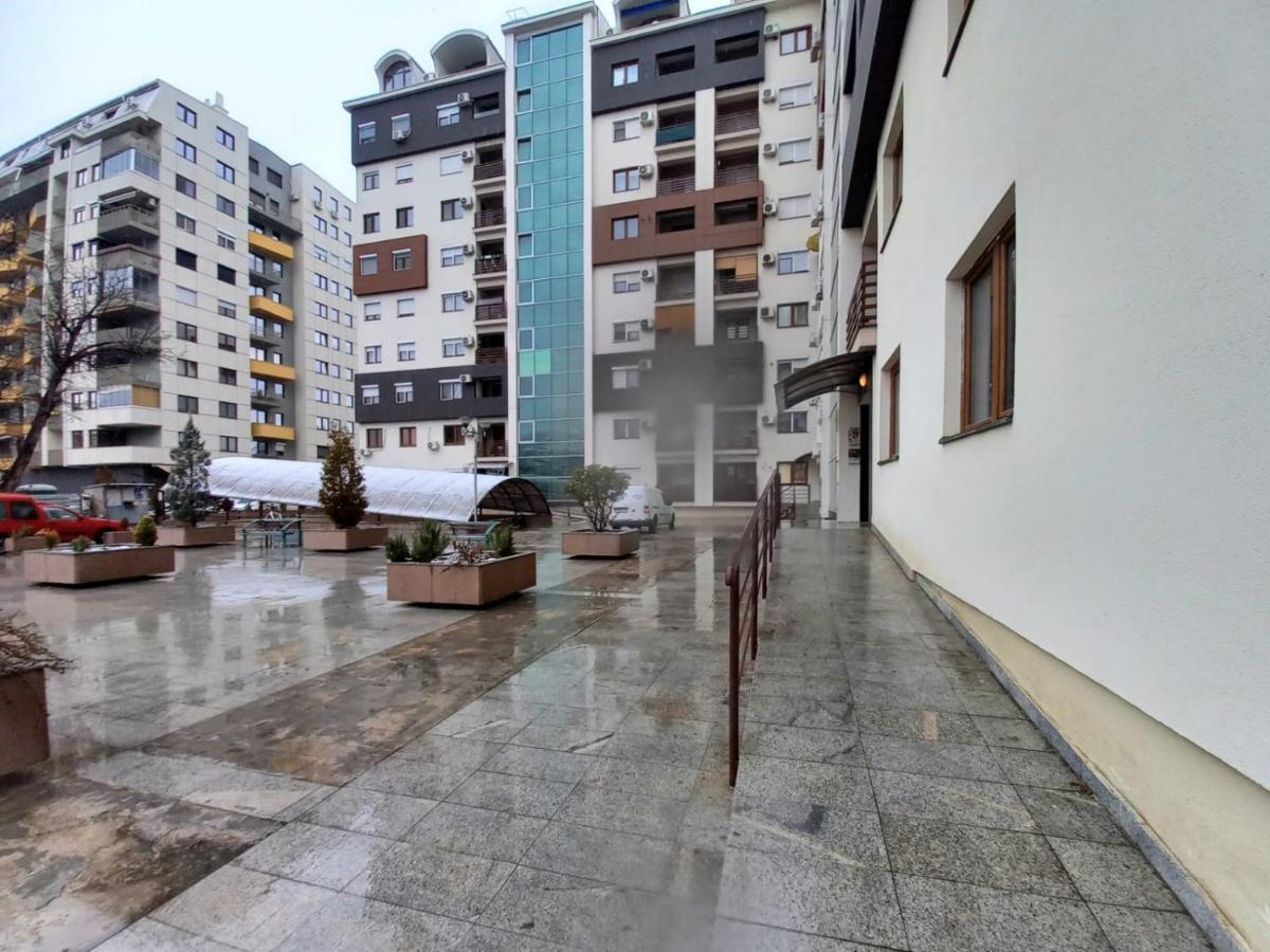 Two Rooms And Kitchen, Bathroom With Balcony Apartment Skopje Exterior photo